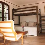 Yacumama Hostel *