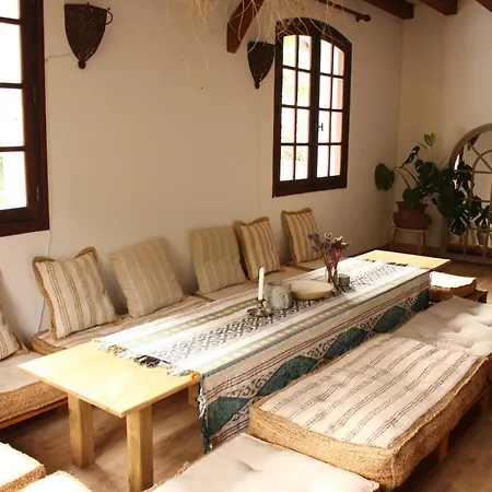 Yacumama Hostel *