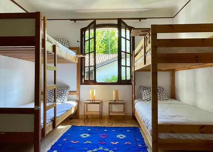 Yacumama Hostel *