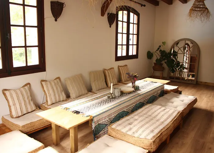 Yacumama Hostel *